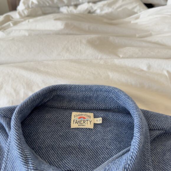 Faherty Men's Legend Sweater Shirt Glacier Blue Twill Size XL - Picture 3 of 6